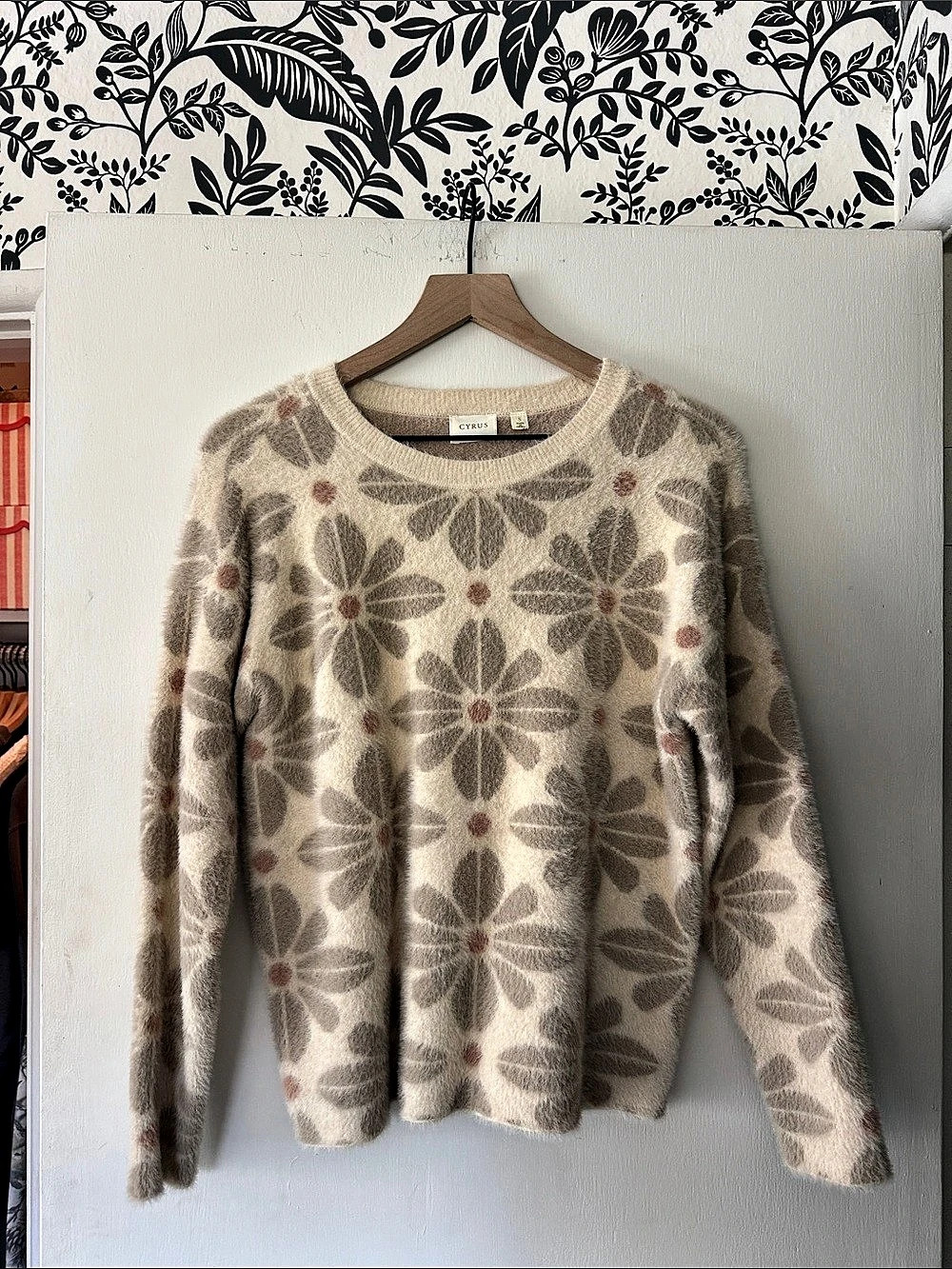 Cyrus Floral Crewneck Sweater in Cream & Gray Size Small